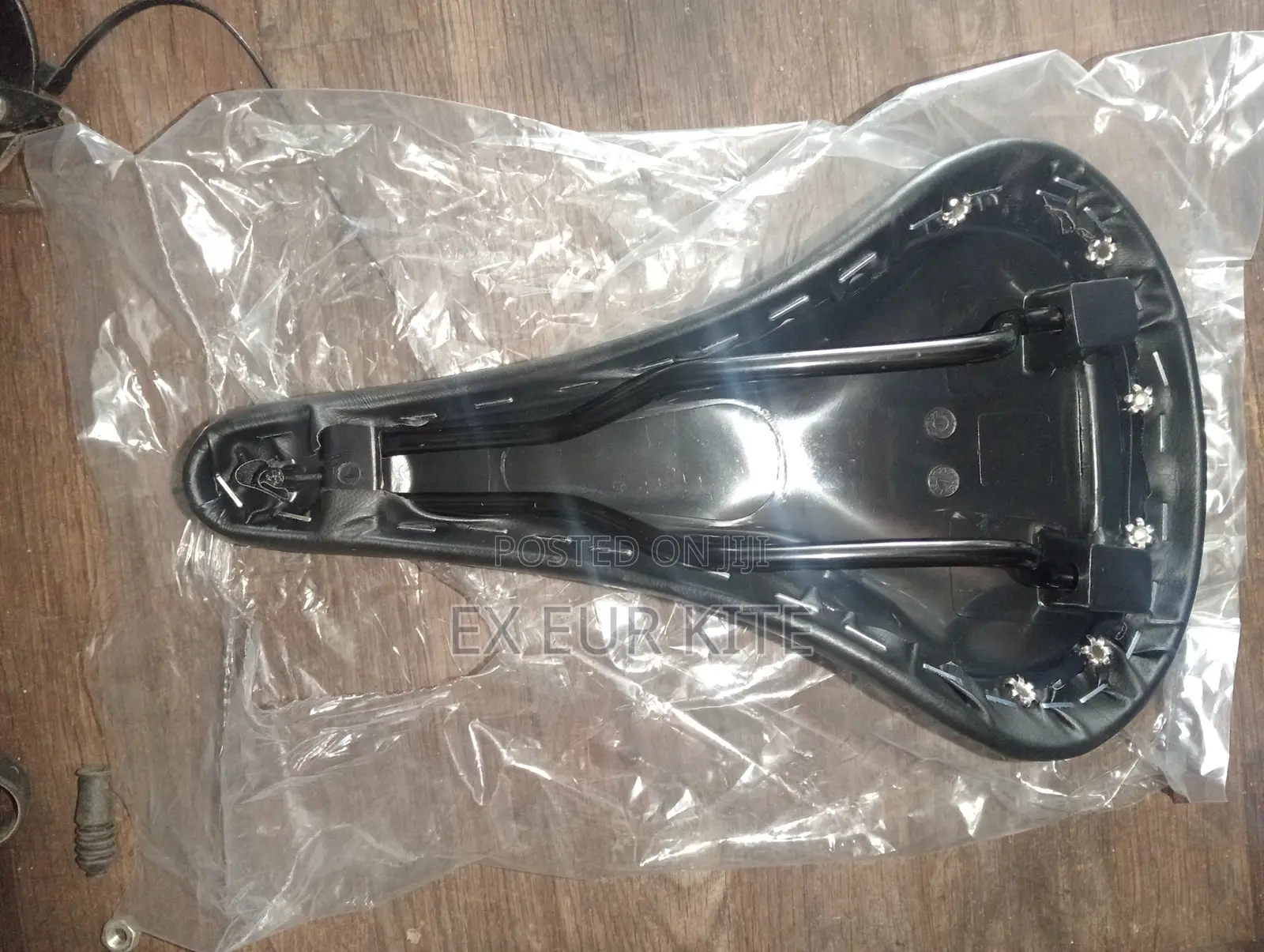 Rivet Slim Saddle
