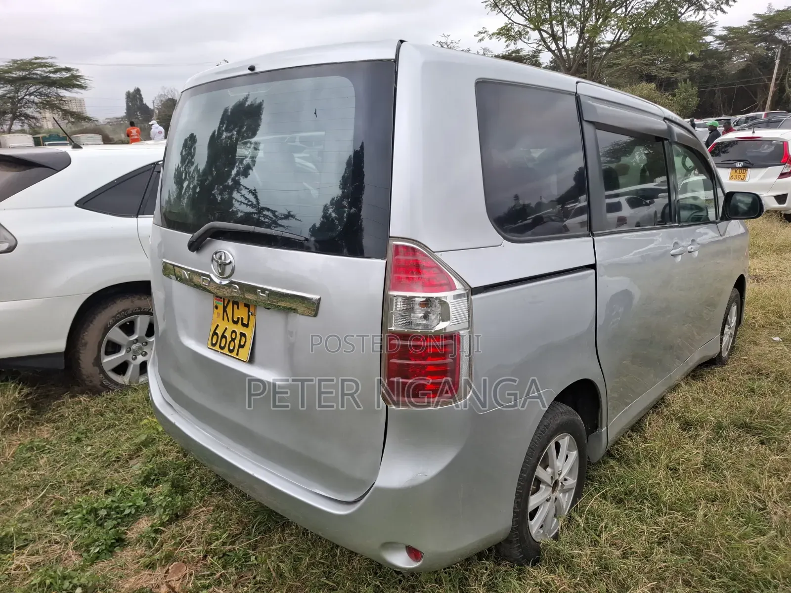 Toyota Noah 2009 Silver