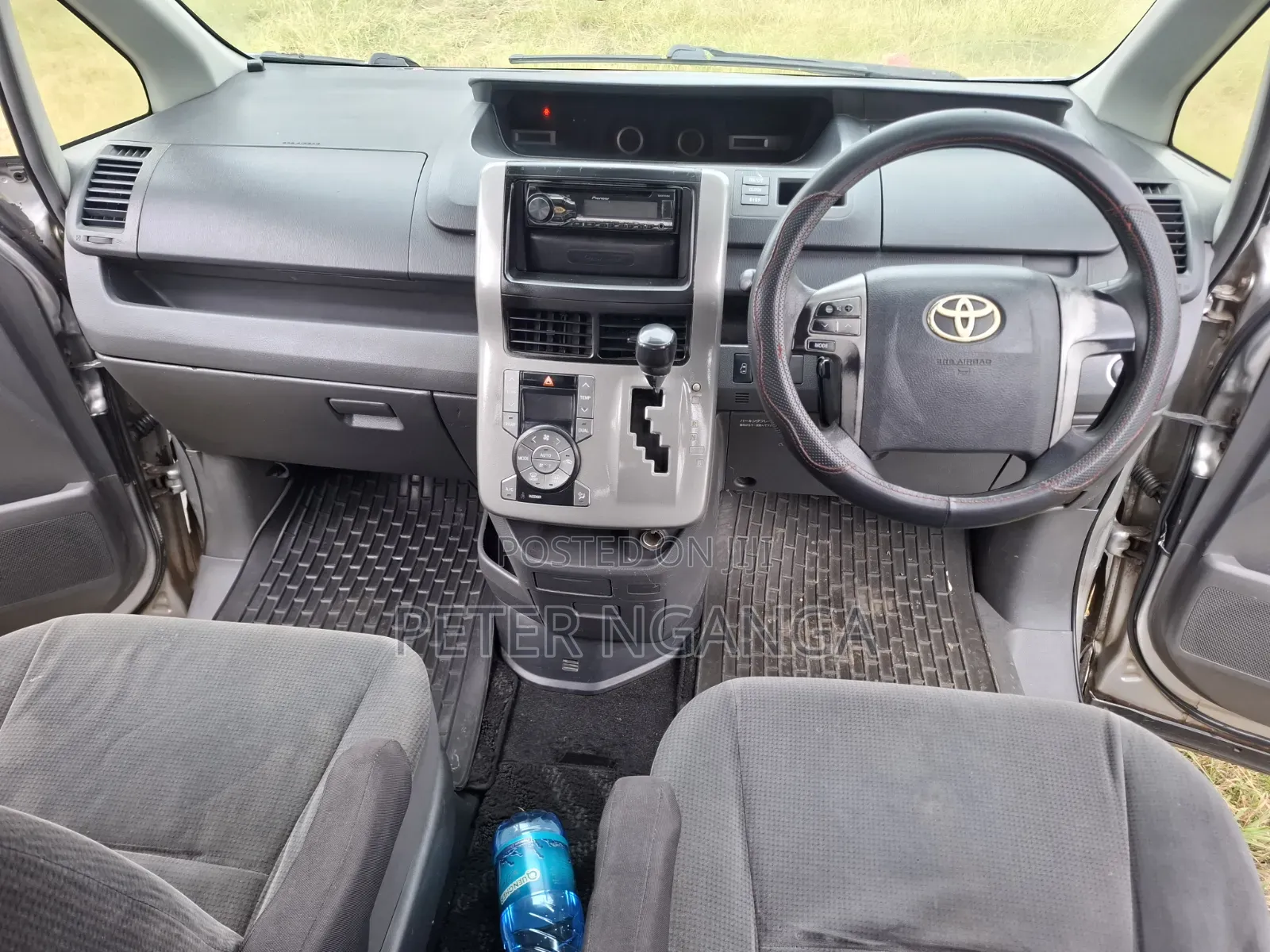 Toyota Noah 2009 Silver
