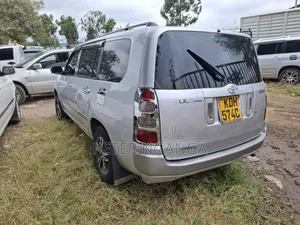 Toyota Succeed SV Premium 2014 Silver