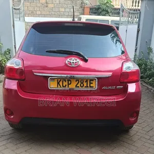 Toyota Auris 2010 Red