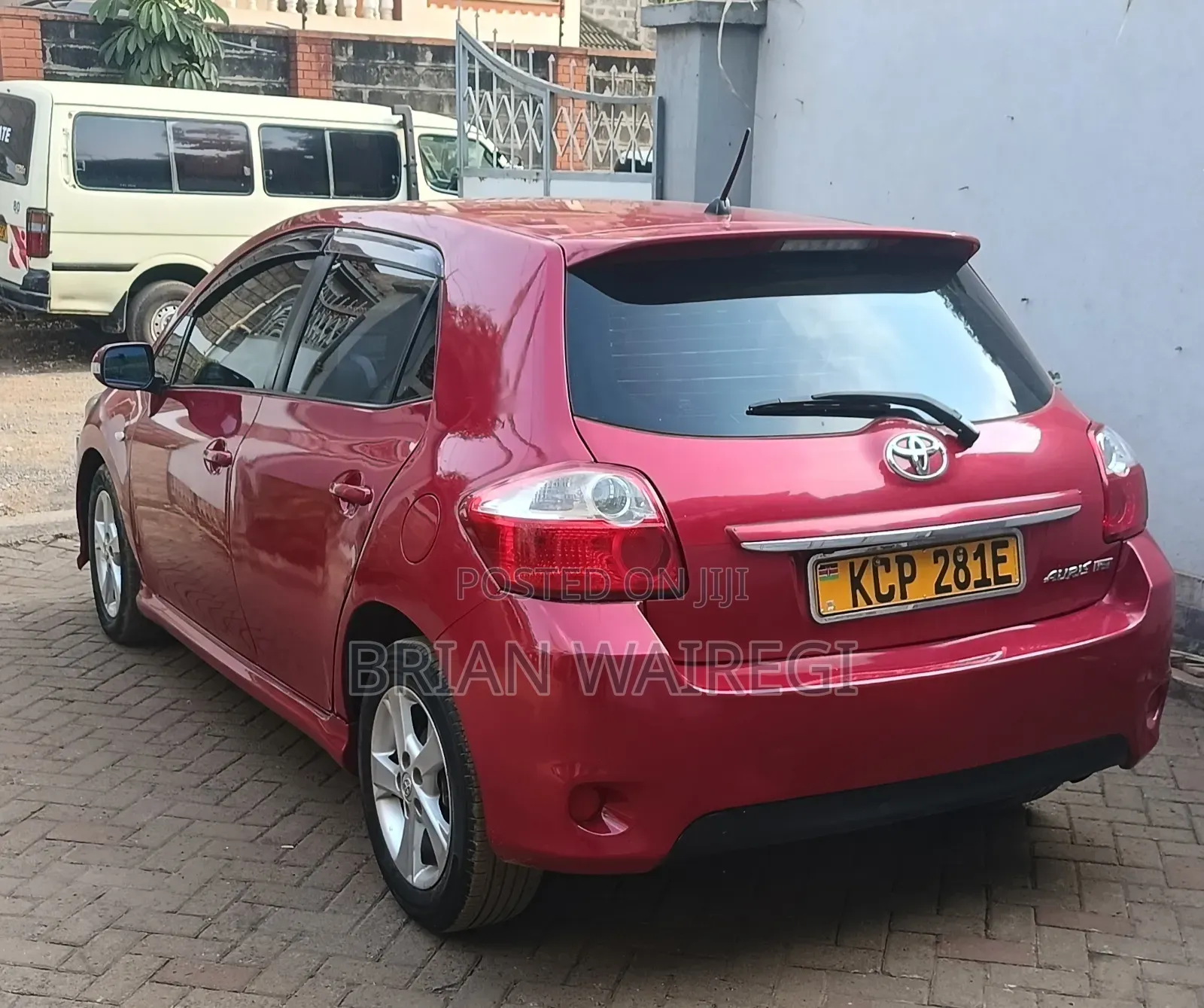 Toyota Auris 2010 Red