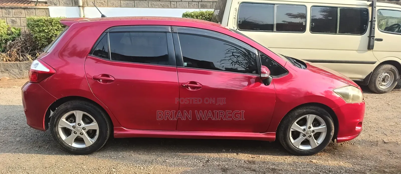 Toyota Auris 2010 Red