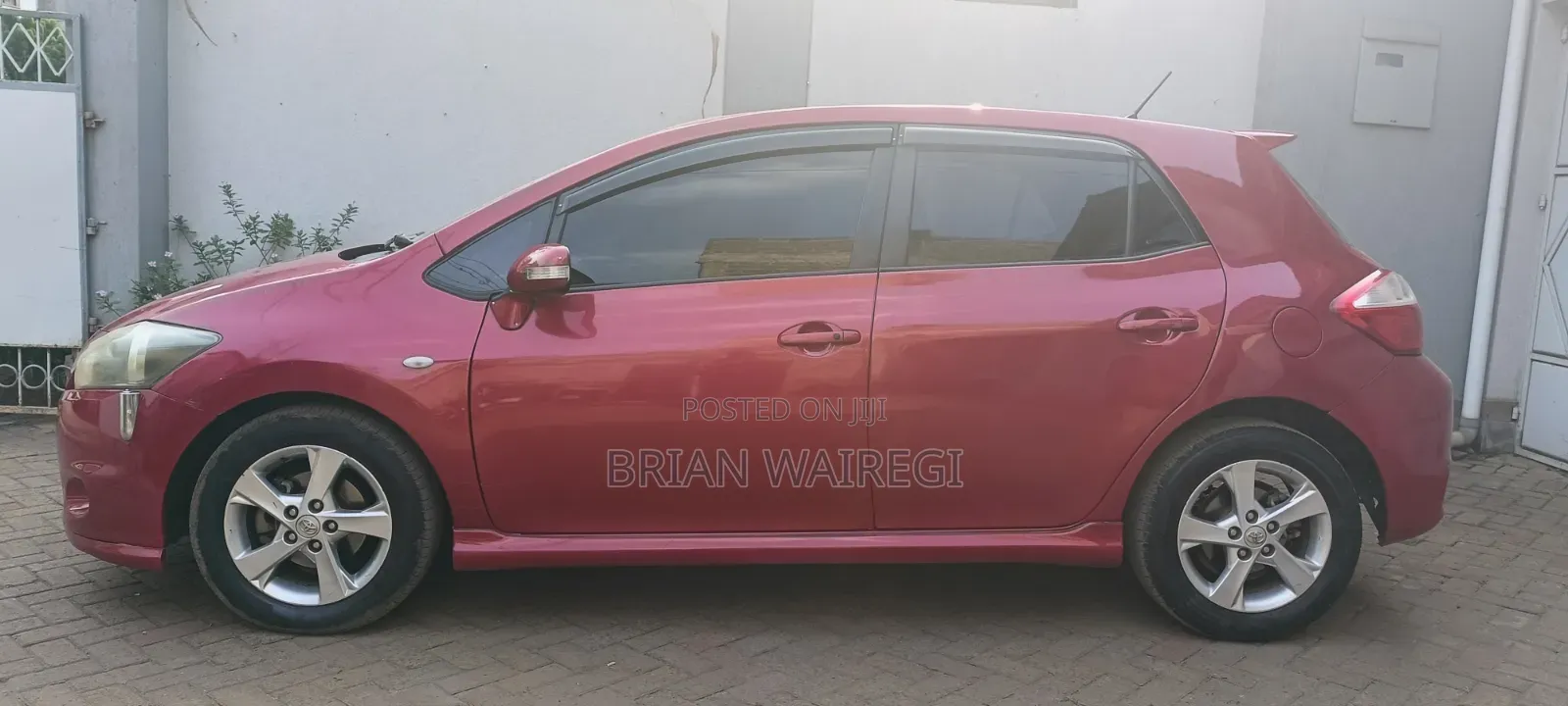 Toyota Auris 2010 Red