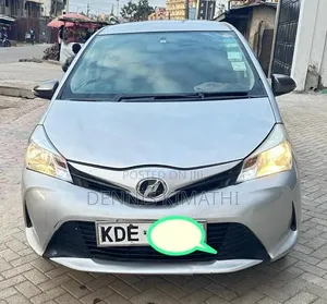 Toyota Vitz 1.0 FWD 5dr 2014 Silver