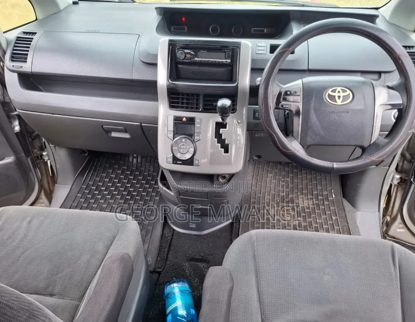 Toyota Noah 2009 Silver