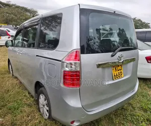 Toyota Noah 2009 Silver