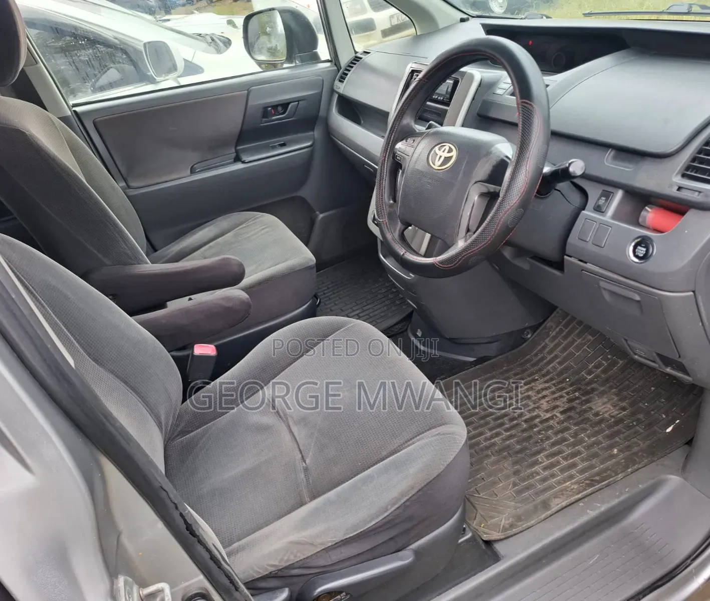 Toyota Noah 2009 Silver