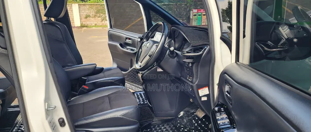 Toyota Noah 2018 White