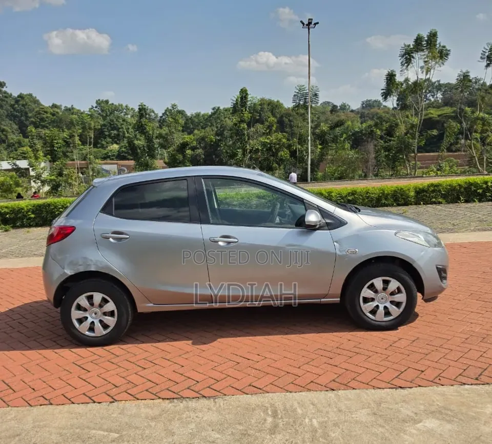 Mazda Demio 2015 Silver
