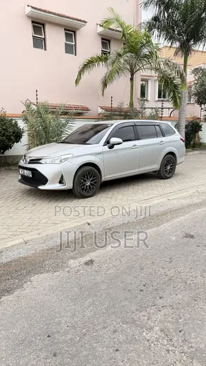 Toyota Corolla Fielder 1.5 Hybrid FWD 2018 Silver