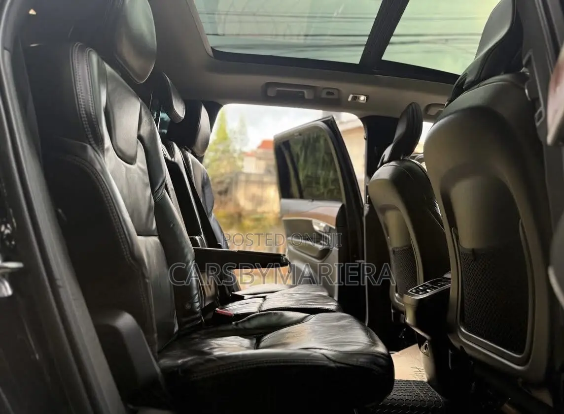 Volvo XC90 T5 Momentum AWD 2019 Black