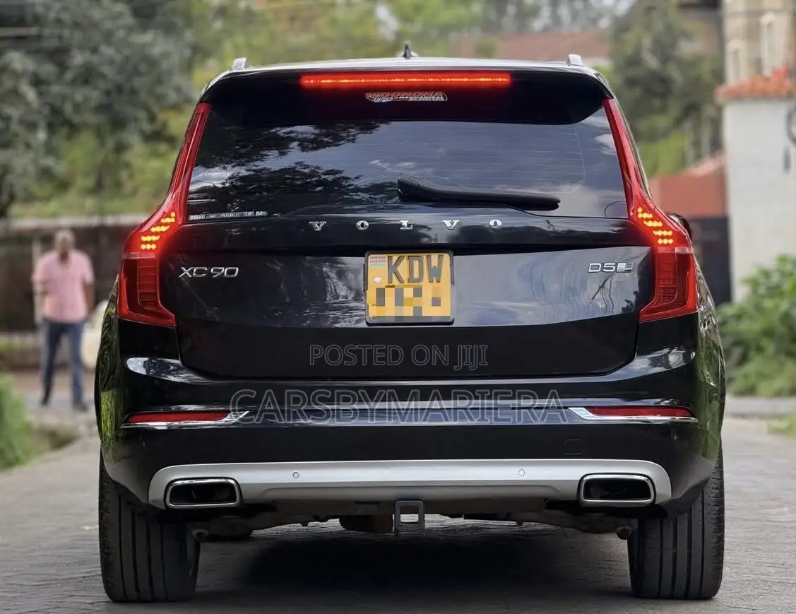 Volvo XC90 T5 Momentum AWD 2019 Black
