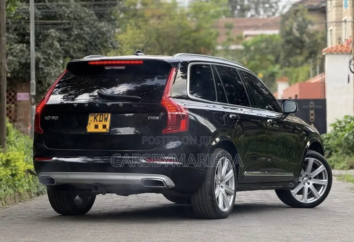 Volvo XC90 T5 Momentum AWD 2019 Black