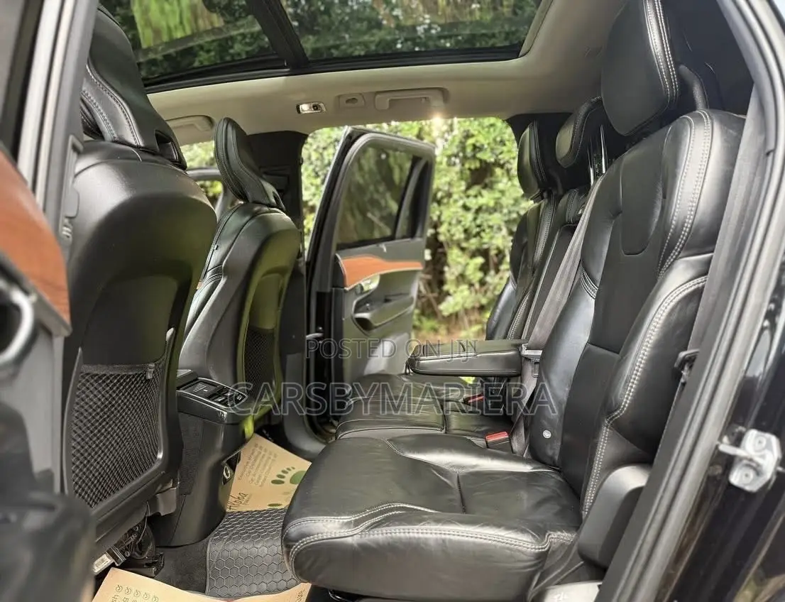 Volvo XC90 T5 Momentum AWD 2019 Black