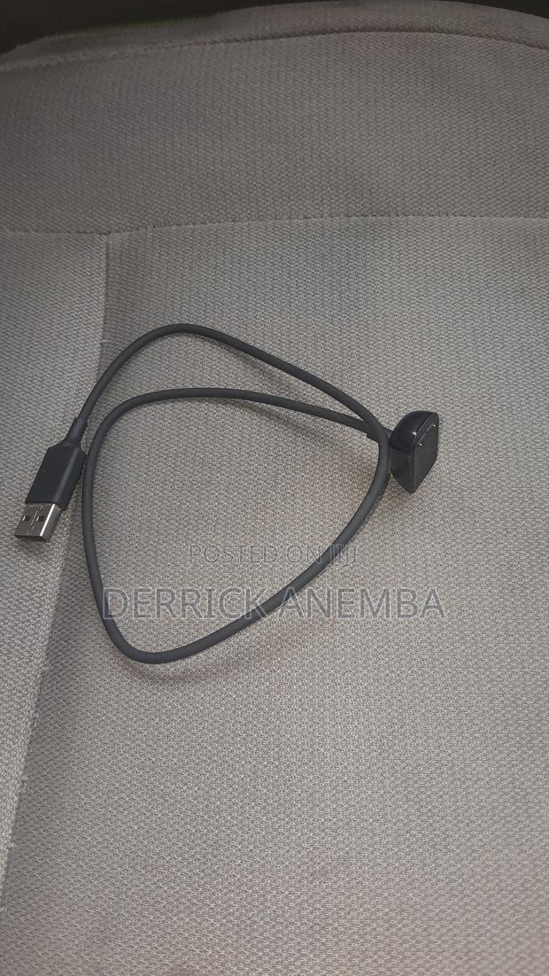 Fitbit Charge 6 Charger - thumbnail 2