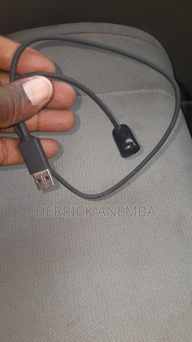 Fitbit Charge 6 Charger - thumbnail 3