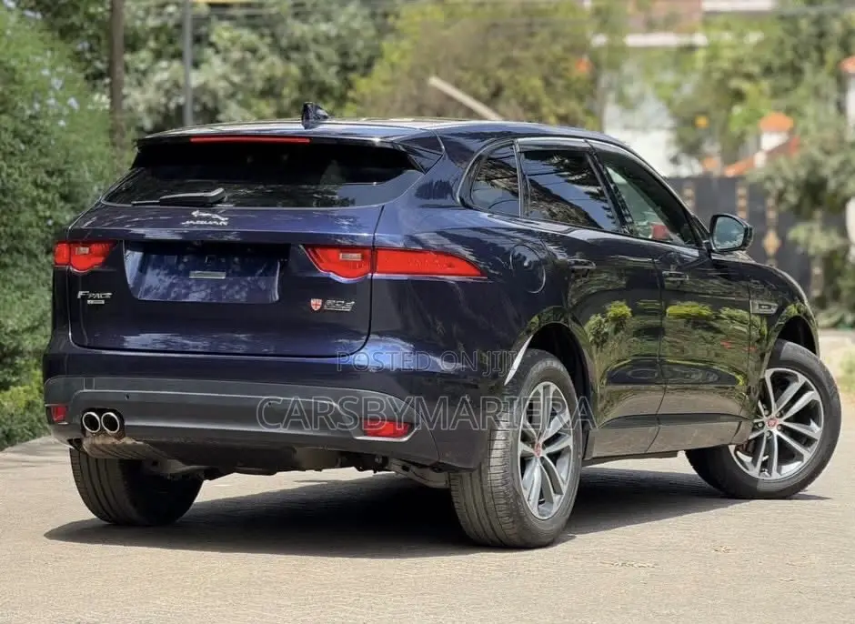 Jaguar F-Pace 2019 Blue