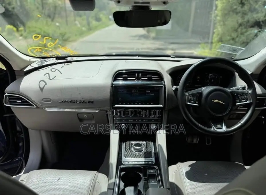 Jaguar F-Pace 2019 Blue