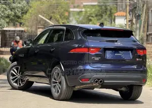 Jaguar F-Pace 2019 Blue
