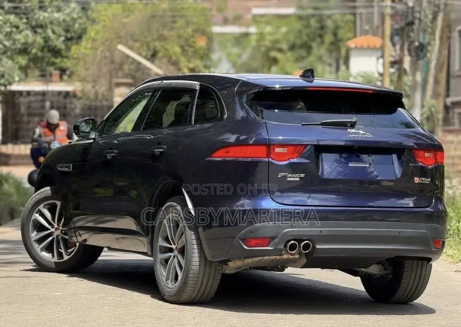 Jaguar F-Pace 2019 Blue