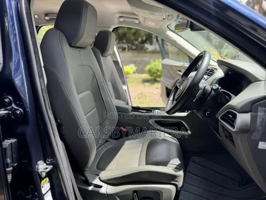 Jaguar F-Pace 2019 Blue