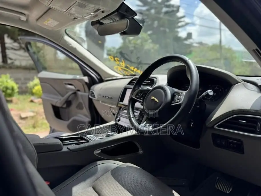 Jaguar F-Pace 2019 Blue