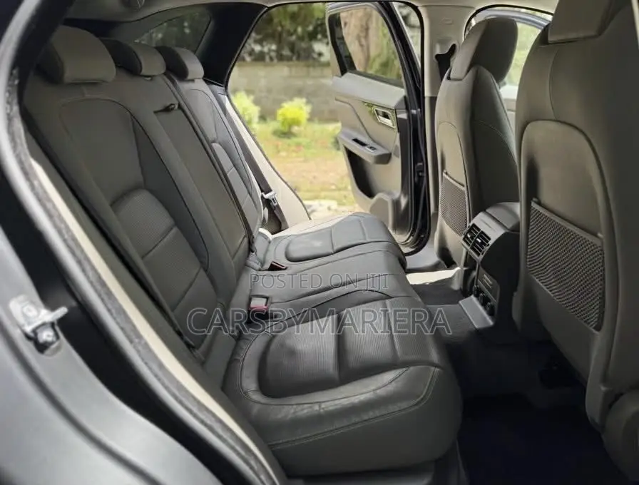 Jaguar F-Pace 2019 Blue