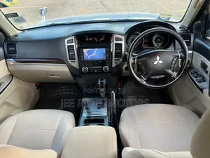 Mitsubishi Pajero 2015 Silver
