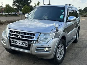 Mitsubishi Pajero 2015 Silver