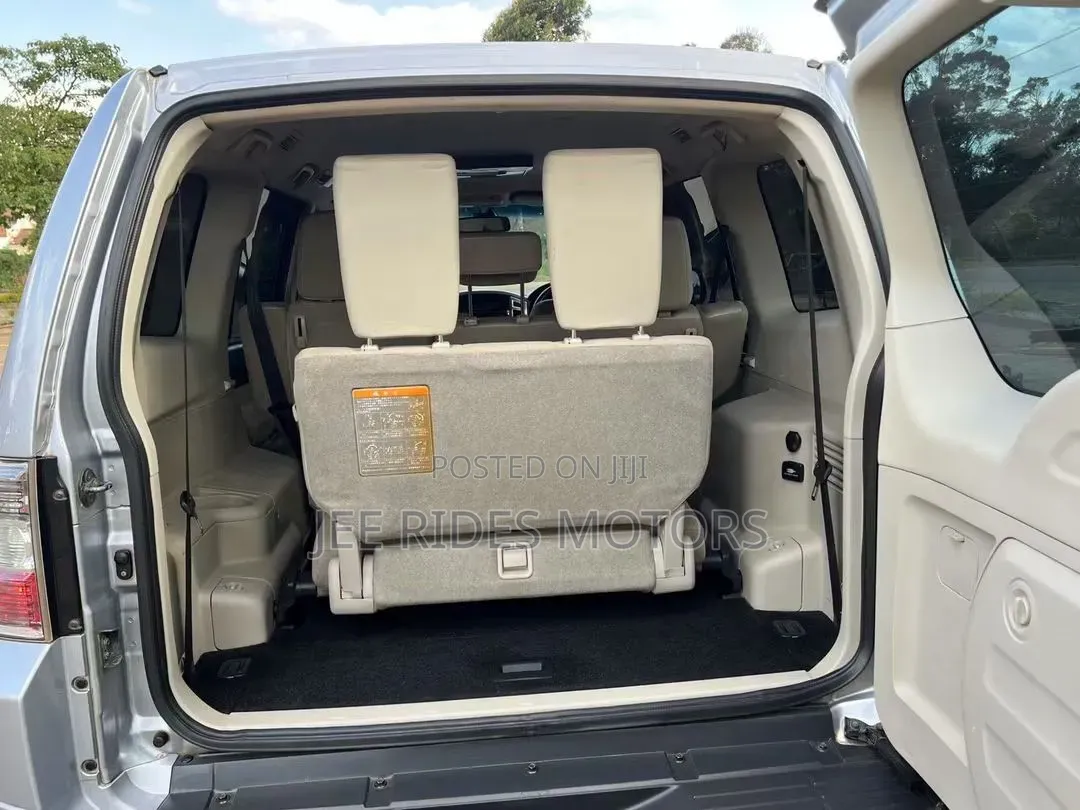 Mitsubishi Pajero 2015 Silver