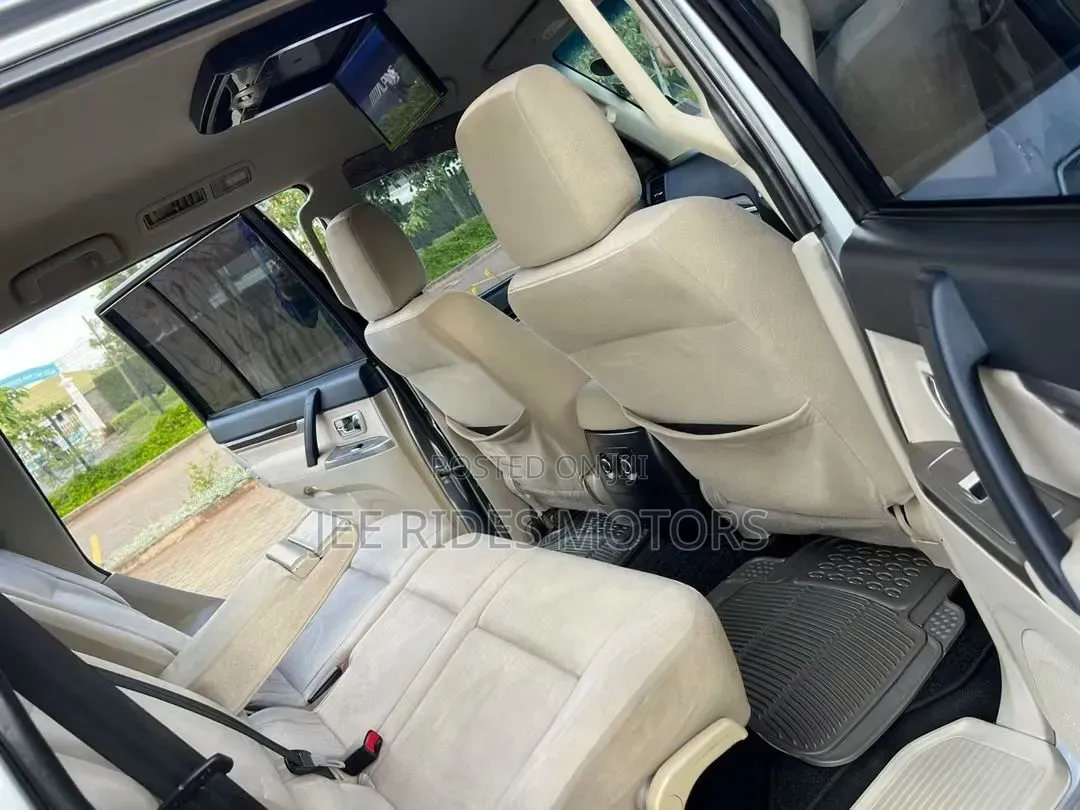 Mitsubishi Pajero 2015 Silver