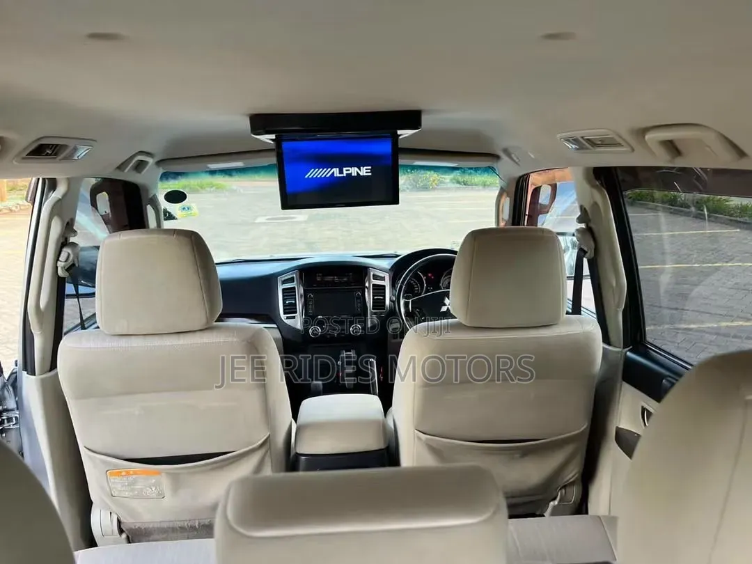 Mitsubishi Pajero 2015 Silver