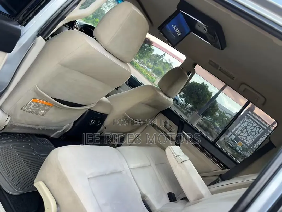 Mitsubishi Pajero 2015 Silver