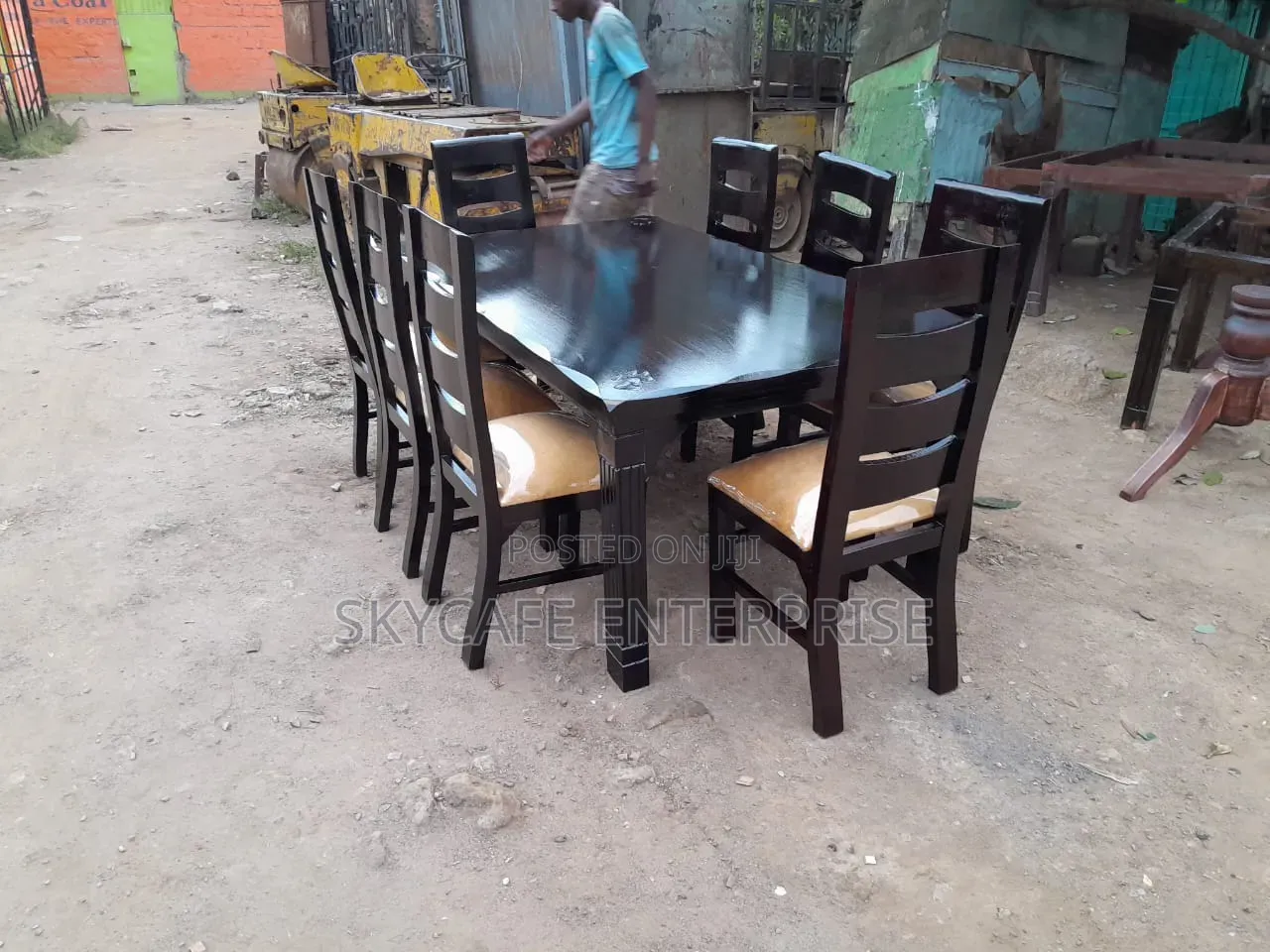 Modern 8seater Macho