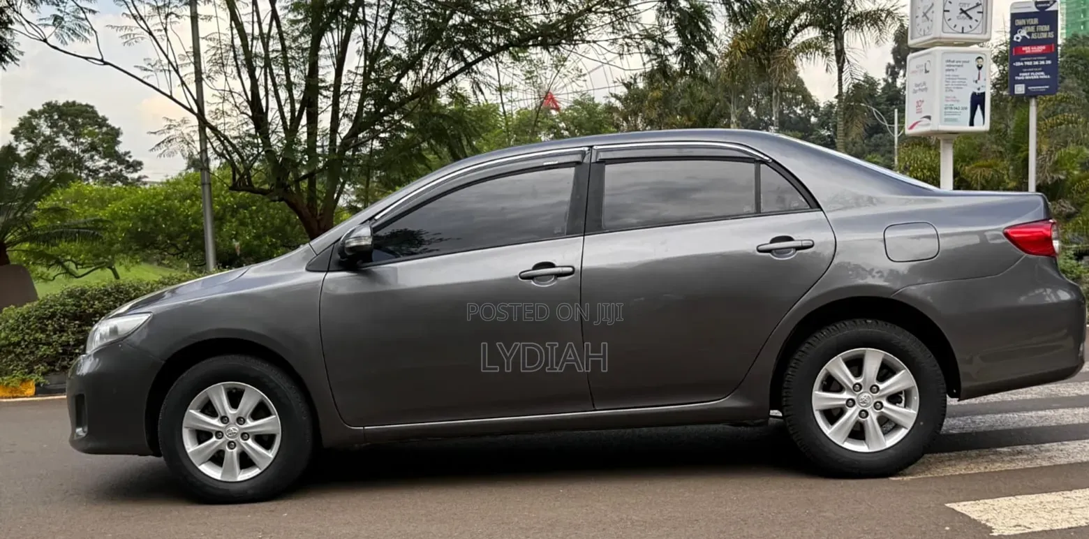 Toyota Corolla 2012 Gray