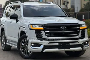 Toyota Land Cruiser 2022 White