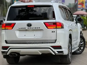 Toyota Land Cruiser 2022 White