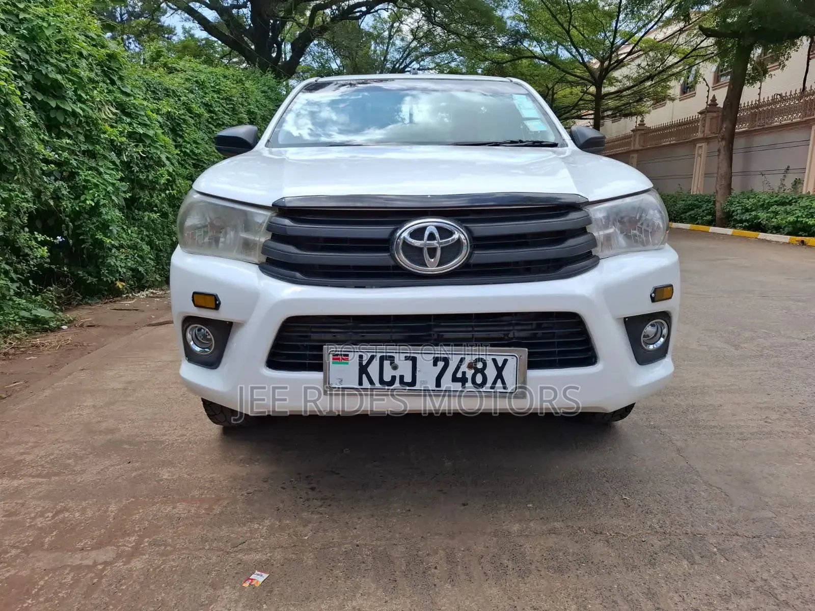 Toyota Hilux 2016 White