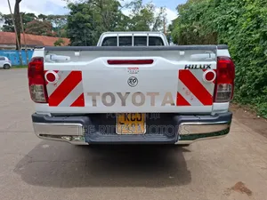 Toyota Hilux 2016 White