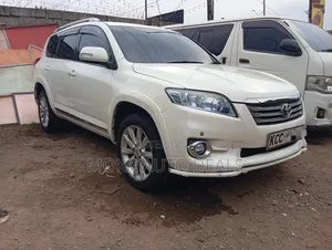 Toyota Vanguard 2010 White