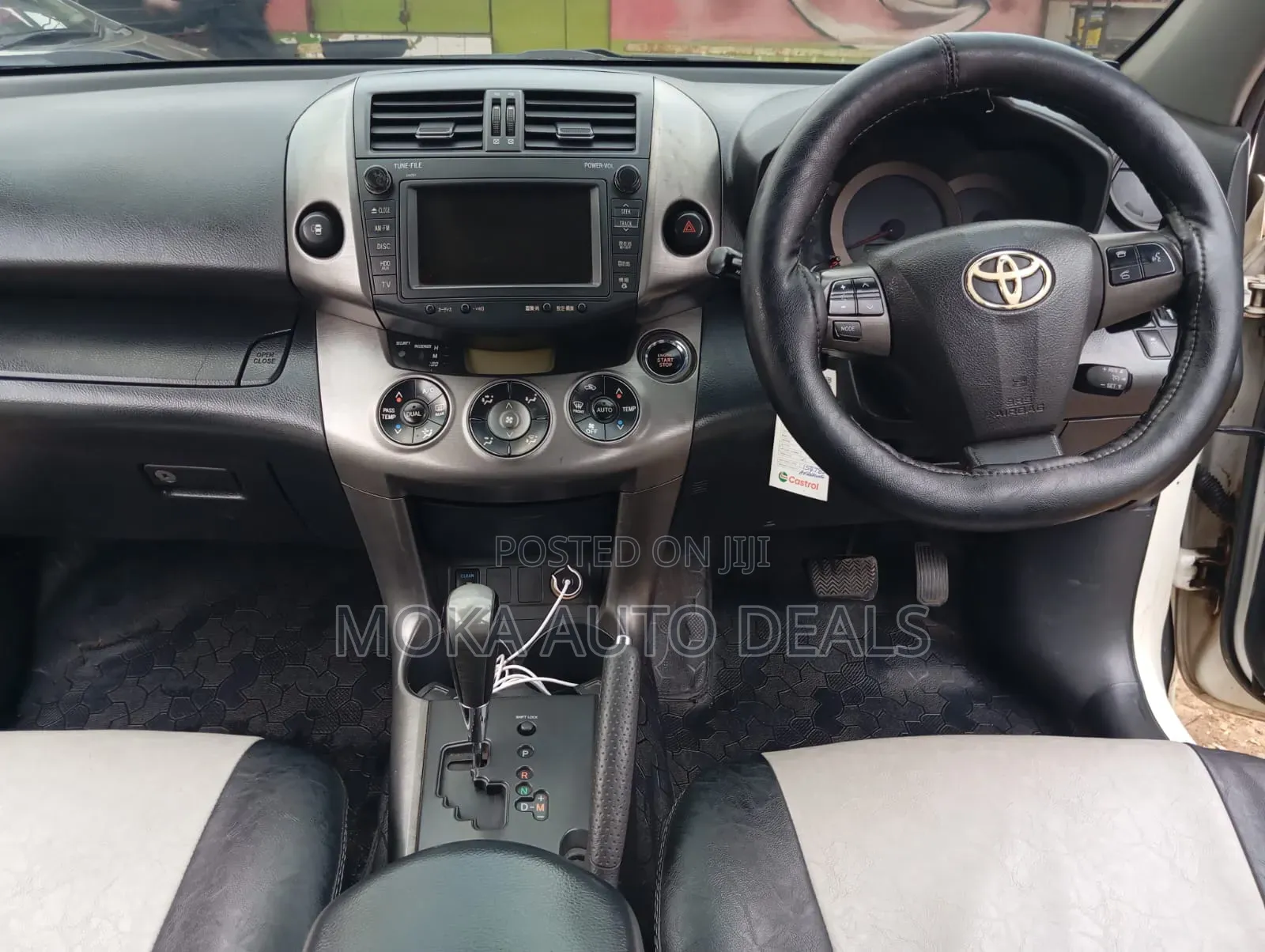 Toyota Vanguard 2010 White