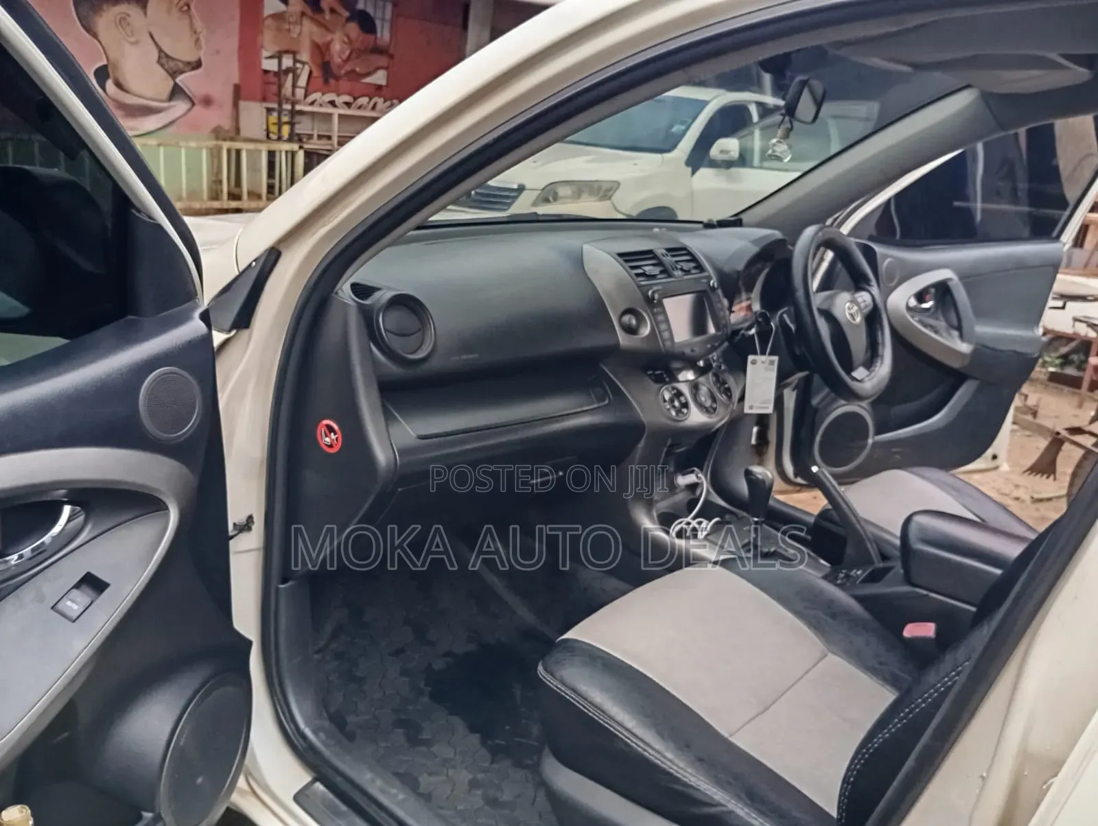 Toyota Vanguard 2010 White