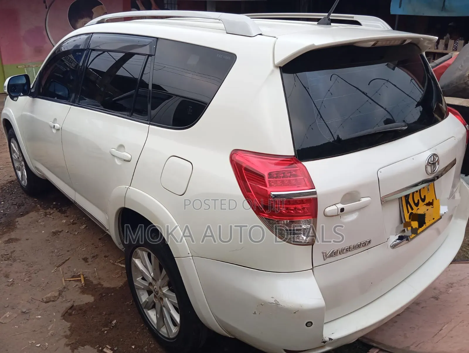 Toyota Vanguard 2010 White