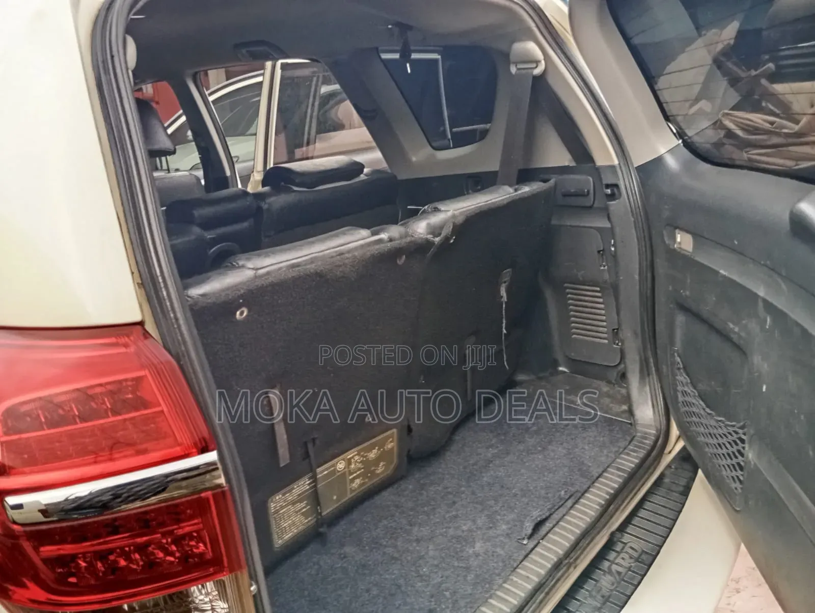 Toyota Vanguard 2010 White