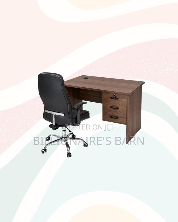 Compact 1m Desk and C35 Executive Leather Chair for Better Workdays - thumbnail 3