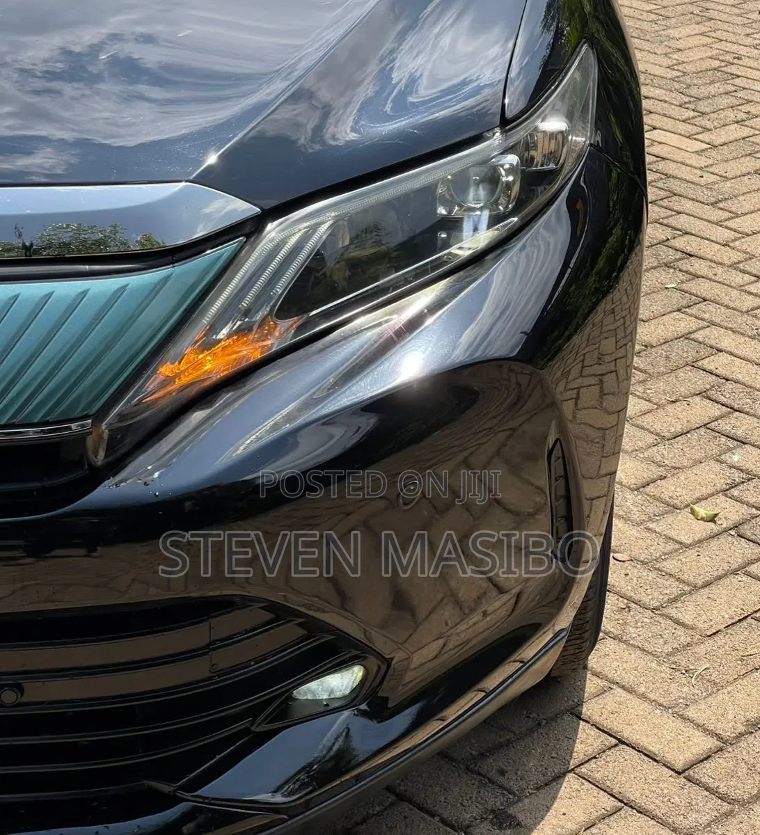Toyota Harrier 2.0 2018 Black