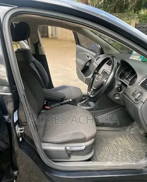 Volkswagen Polo 2015 Black
