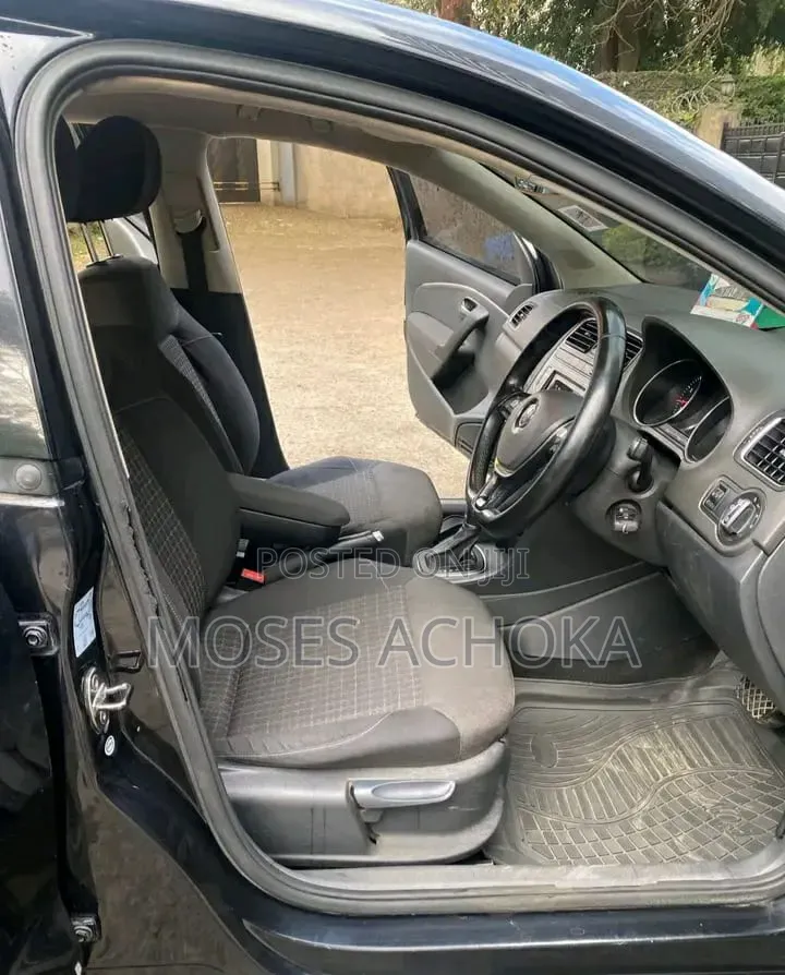 Volkswagen Polo 2015 Black