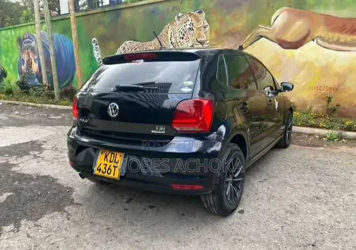 Volkswagen Polo 2015 Black